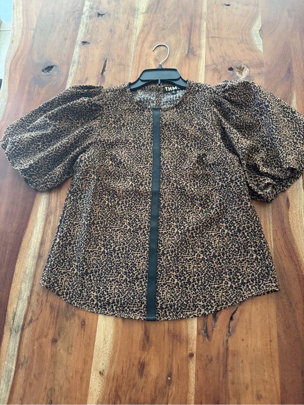 THML Leopard Print Puff Sleeve Blouse with Contrast Trim NWOT - Picture 8 of 8